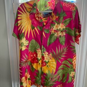 Men’s Hawaiian shirt.